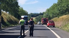 U obce Struná na Karlovarsku se eln srazilo osobní auto a autobus.