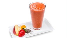 Smoothie s jablkem, jahodami, pomeranem a chia semínky