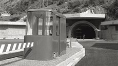Dobová fotografie po�ízená 16. �ervence 1965 p�i p�íle�itosti otev�ení tunelu...