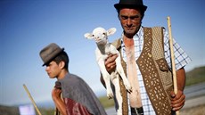 V Portugalsku se moderní pastýi nijak nelií od tch, kteí po horách chodili...