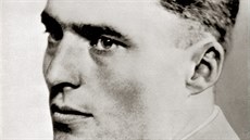 Plukovník Claus Schenk von Stauffenberg, jeden ze strjc neúspného atentátu...