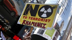 Protest proti dohod s Íránem na Times Square v New Yorku (23. ervence 2015).