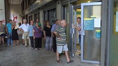 �ecké banky se po t�ech týdnech znovu otev�ely. (20. �ervence 2015)