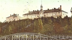 Starý pavilon A býval od roku 1902 chloubou T�ebí�e. Fotografie je z roku 1910.