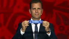 Bývalý n�mecký úto�ník Oliver Bierhoff práv� vylosoval �eskou fotbalovou...