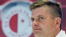 Trenér Du�an Uhrin ml.  na tiskové konferenci   Slavie p�ed zahájením sezony...