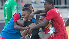 Fotbalisté Panamy se radují po úspěšném penaltovém rozstřelu v duelu s USA ze...