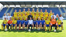 PRVOLIGOVÉ FOCENÍ. Fotbalisté Zlína pózovali fotograf�m p�ed startem sezony...