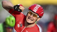 André Greipel slaví vítzství v závrené etap Tour de France.