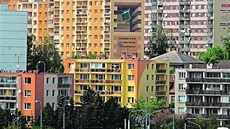 Paneláky ur�it� nejsou specialitou východního bloku, sídli�t� stojí i od Chebu...