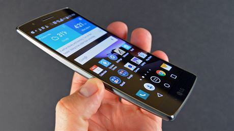 LG G Flex2 je povedenjí ne první verze prohnutého a mírn ohebného telefonu