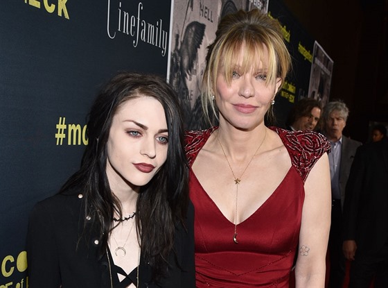 Frances Bean Cobainová a Courtney Love (Los Angeles, 21. dubna 2015)