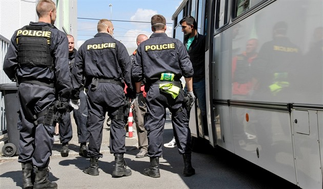 Policie na dálnici D5 na Tachovsku zastavila maarský nákladní automobil, který...