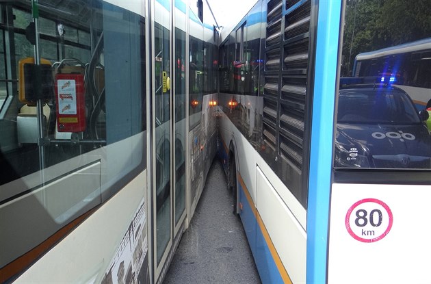 Nehoda autobusu a tramvaje v Ostrav-Porub. (30. ervence 2015)