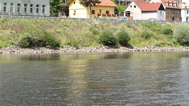 Hladový kámen u Těchlovic upomíná na rekordní sucha. Poslední záznamy o něm byly z roku 1983, nyní se opět objevil. (31. 7. 2015)