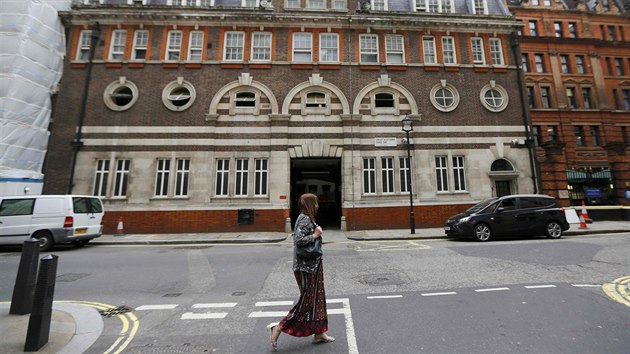 Bval sdlo Scotland Yardu v Londn se pestav na luxusn hotel.