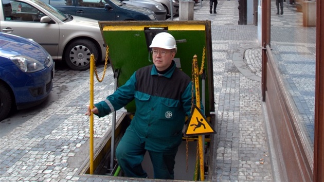 Technický vstup do kolektoru na Malém námstí.