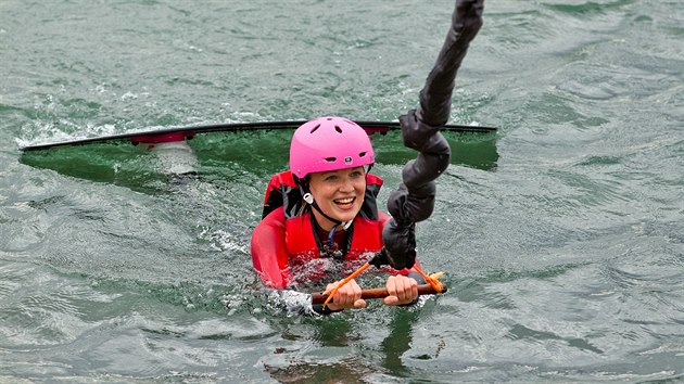 Na pskovn na okraji Hradce Krlov vyrostl nov sportovn arel pro wakeboarding (28.7.2015).