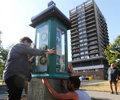 Historický meteorologický sloupek v praských Dejvicích.