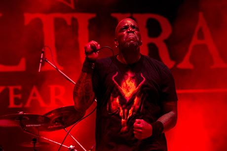 Brazilsk kapela Sepultura vystoupila 7. srpna na metalovm festivalu Brutal...