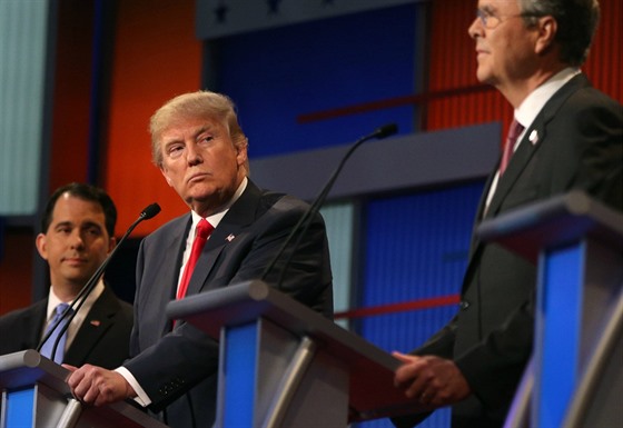 Debata republiknskch kandidt na prezidenta. Zleva: Scott Walker, Donald...