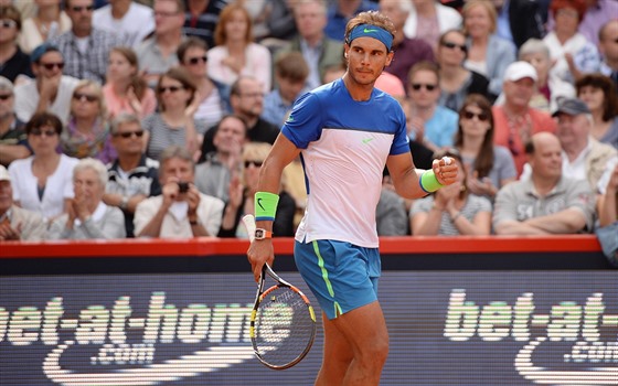 Rafael Nadal bhem semifinále antukového turnaje v Hamburku.