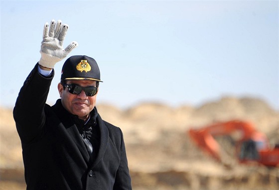 Egyptský prezident Sísí p�i otev�ení druhé v�tve pr�plavu.
