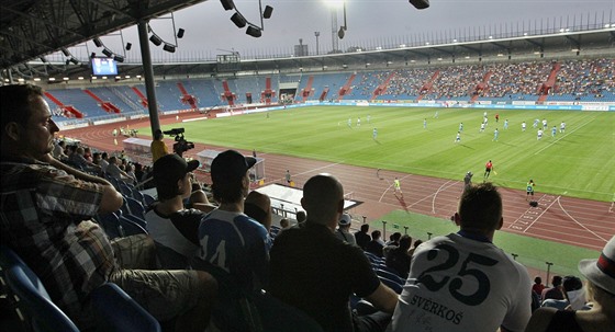 Na stadionu ve Vítkovicích hraje své domácí zápasy také Baník Ostrava. Nový stadion vyzkouí i reprezentace.