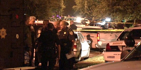 Policie nala v dom v Houstonu osm mrtvol (9. srpna 2015).