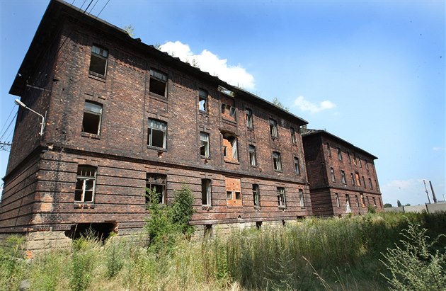 Oputné a zdevastované domy v lokalit Pednádraí v Ostrav-Pívozu. (4....