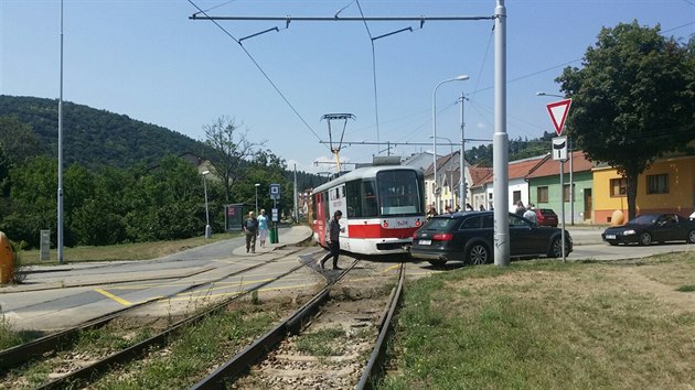 V brn�nské m�stské �ásti Komín vykolejila tramvaj.