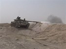 Tank Islámského státu jihozápadn od syrské Palmýry. Snímek byl zveejnn 5....