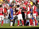 Finále anglického Superpoháru mezi fotbalisty Chelsea a Arsenalu provázely...