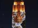 V noci na nedli lidé v New Yorku mohli sledovat obí projekci na Empire State...