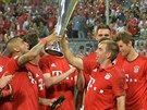 PRVNÍ TROFEJ. Fotbalisté Bayernu Mnichov získali ped startem nmecké ligy na...