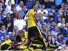Fotbalisté Watfordu se radují z prvního vsteleného gólu v anglické Premier...