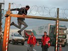 V oblasti kolem Calais pobývá kolem 4 000 migrant a o pechod do Británie se...