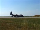 Na perovskm letiti pistl americk letoun MC-130J Commando II
