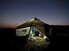 Syrská uprchlice ve stanu na pedmstí jordánského msta Mafrak eká, a se...