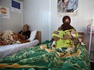 Syanka Maan Turkmanová se svými dvojaty Ahmedem a Mohammedem v porodnici v...