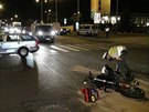 Po střetu motorky s autem skončil řidič motocyklu se spolujezdkyní v nemocnici...