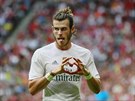 Útoník Gareth Bale z Realu Madrid se raduje ze vsteleného gólu. Srdce z prst...