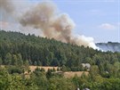 Rozsáhlý poár lesa u Dobíva na Rokycansku likvidují hasii z Plzeského a...