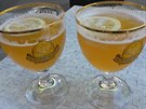 Francouzská verze toeného peniného piva v tvrtlitrových sklenicích s...