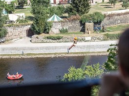 Lanov drha v eskm Krumlov je oteven denn krom pondl. Jedna jzda...