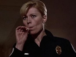 Leslie Easterbrooková hrála vnadnou a písnou policistku Debbie Callahanovou....