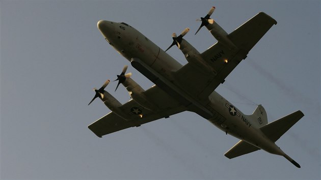 Letoun US NAVY startuje ze zkladny Incirlik na jihu Turecka. (28. ervence 2015)