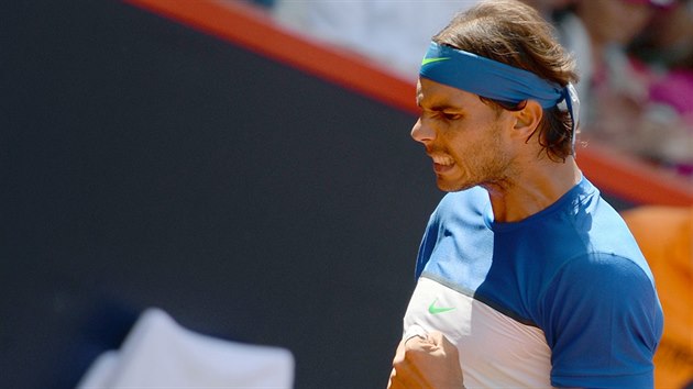panlsk tenista Rafael Nadal se raduje ve finle turnaje v Hamburku.