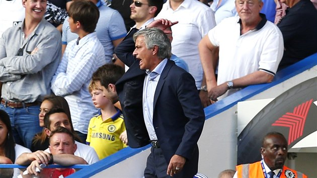 José Mourinho v sobotu nebyl zcela spokojen s prací svého realizaního týmu.