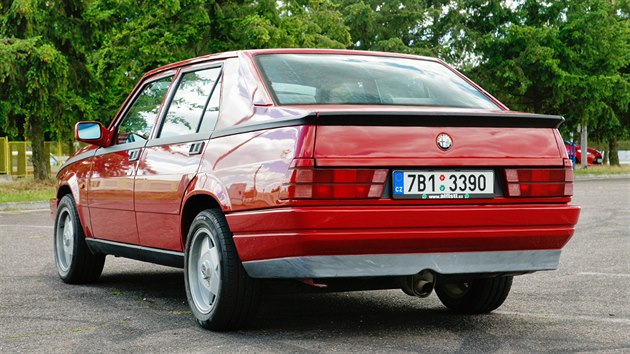 Alfa Romeo 75